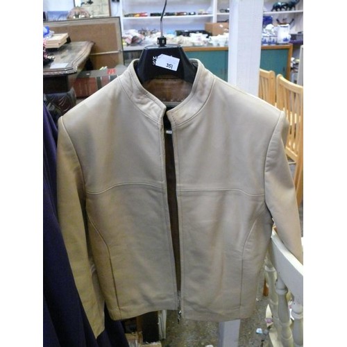 351 - LOVELY LITTLE 100% LEATHER JACKET BY MONDO PELLE. COLLARLESS. SAND 12.