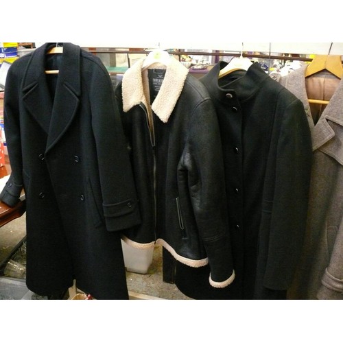 355 - 5 X GOOD QUALITY COATS [4 X MENS, 1 X LADIES] PURE NEW WOOL. MIXED SIZE.