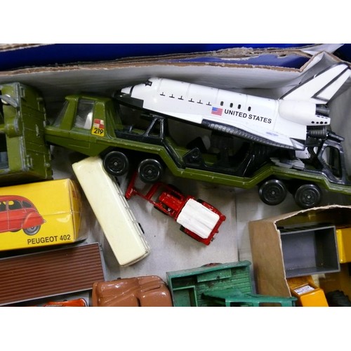 366 - COLLECTABLE VINTAGE DIE-CAST VEHICLES. INC DINKY [IN BOX] HAMLEYS, MATCHBOX ETC