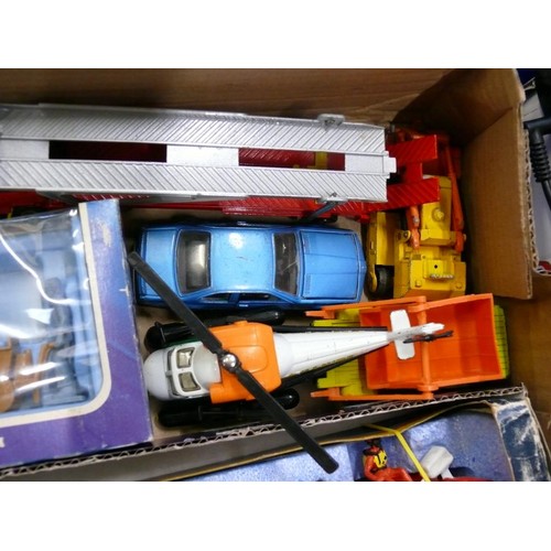 368 - COLLECTABLE VINTAGE DIE-CAST VEHICLES. INC BOXED CORGI AND MATCHBOX, BRITAINS ETC