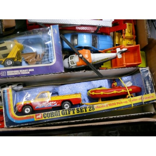 368 - COLLECTABLE VINTAGE DIE-CAST VEHICLES. INC BOXED CORGI AND MATCHBOX, BRITAINS ETC