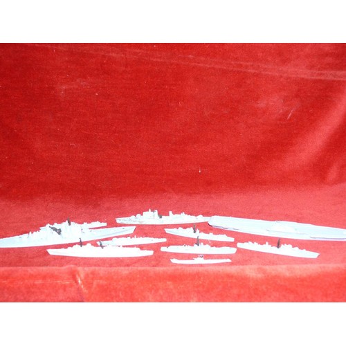 382 - 9 X VINTAGE TRI-ANG DIE-CAST BATTLESHIPS