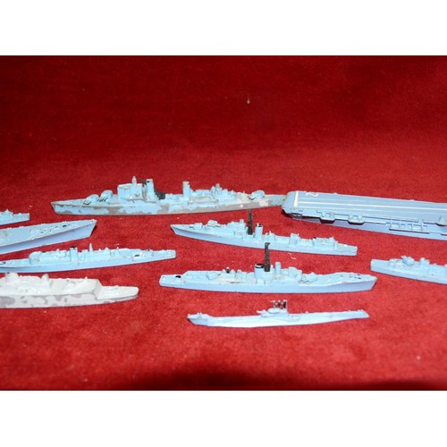 382 - 9 X VINTAGE TRI-ANG DIE-CAST BATTLESHIPS