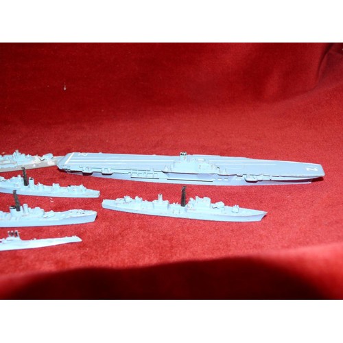 382 - 9 X VINTAGE TRI-ANG DIE-CAST BATTLESHIPS