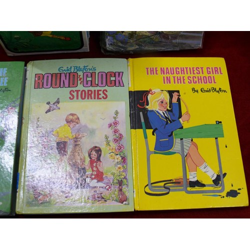 385 - 6 X ENID BLYTON STORY BOOKS AND ALSO A BOX-SET OF 6.