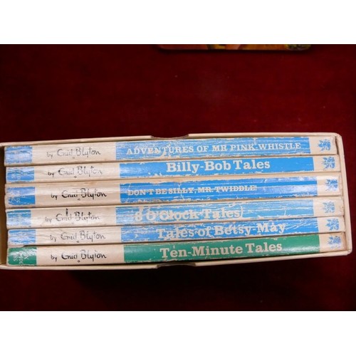 385 - 6 X ENID BLYTON STORY BOOKS AND ALSO A BOX-SET OF 6.