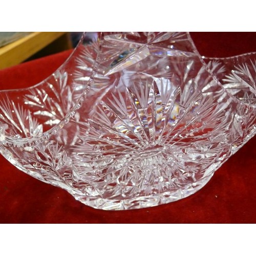 389 - LEAD CRYSTAL FRUIT BASKET.