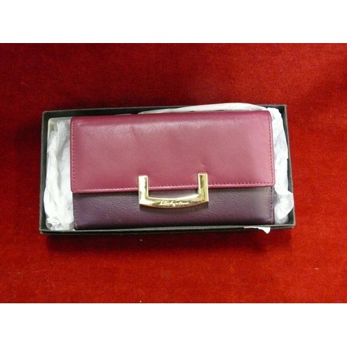 394 - LEATHER PURSE IN 2-TONE PLUM & WINE . 'LIBERTY BY GIONNI'