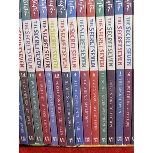 397 - ENID BLYTON. BOX-SET IN EXCELLENT CONDITION. 16 X PAPERBACKS.