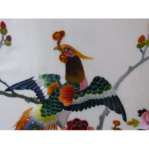 403 - FINE ORIENTAL EMBROIDERY ON SILK. BIRDS OF PARADISE. FRAMED. VINTAGE.