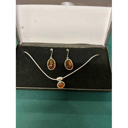 30 - A SOLID SILVER AND BALTIC AMBER NECKLACE AND EARRING SET HEAVY