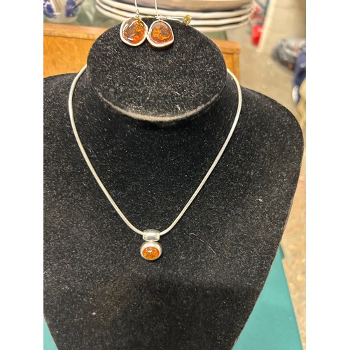 30 - A SOLID SILVER AND BALTIC AMBER NECKLACE AND EARRING SET HEAVY