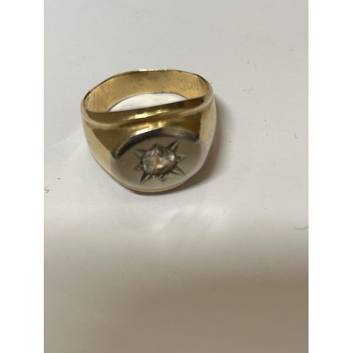 11 - 9.ct GOLD SIGNET RING WITH CENTRAL WHITE STONE SIZE P .5 WEIGHT 5.85GR