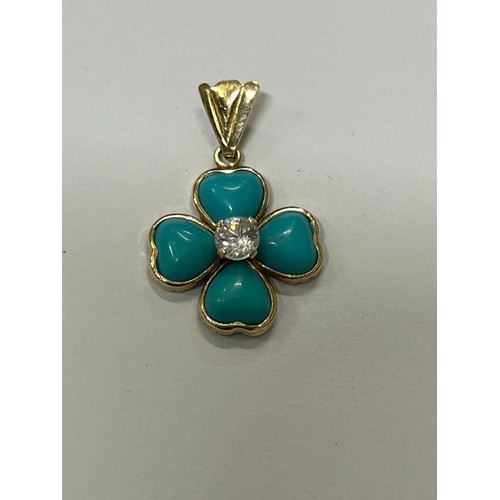 15 - A 14 CT GOLD, TURQUOISE AS 4 LEAF CLOVER AND WHITE STONE PENDANT WEIGHT 2.24GR