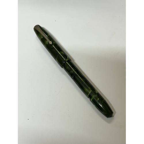 39 - A CONWAY STUART No15 IN MOTTLED GREEN FOUNTAIN PEN WITH 14ct GOLD NIB VERY COLLECTABLE