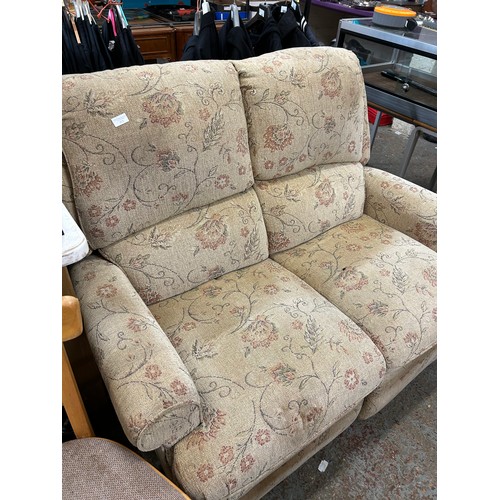 473 - 2-SEATER DRALON SOFA. CREAM FLORAL.