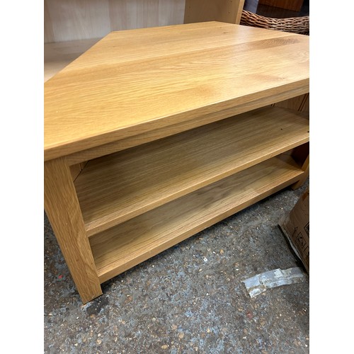 469 - BEECH CORNER TV UNIT.