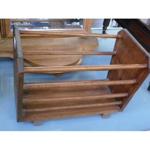 417 - SMALL VINTAGE WOODEN MAGAZINE RACK