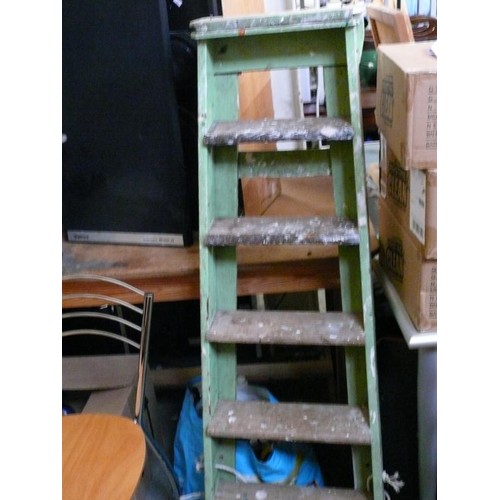 421 - LOVELY OLD STEP LADDER, PAINTED APPLE GREEN WITH PAINT SPLATTERS. WELL USED.