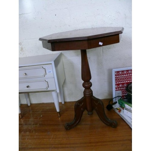 428 - PEDESTAL SIDE TABLE WITH HEXAGONAL TOP