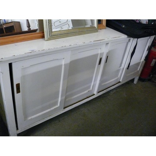 439 - LOW-LEVEL UNIT WITH SLIDING DOORS, INSET BRASS HANDLES. PAINTED WHITE.