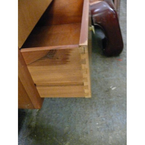 446 - LOVELY RETRO DRESSING TABLE WITH LOVELY BLACK/GOLD TEARDROP HANDLES. 6 DRAWER.