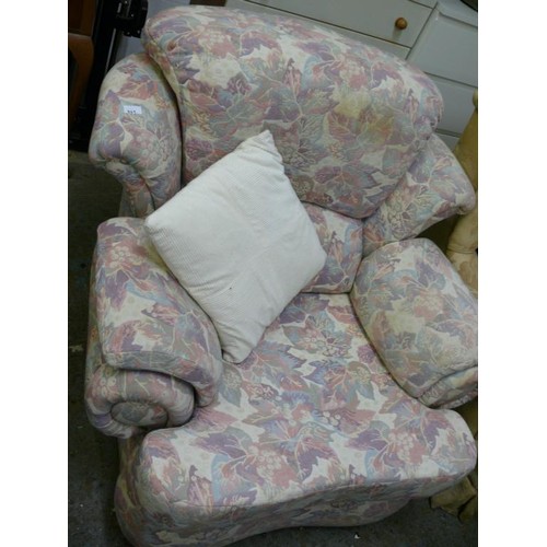 449 - LARGE COMFY G-PLAN CHAIR IN PASTEL PINK/PURPLE/CREAM TAPESTRY FABRIC.