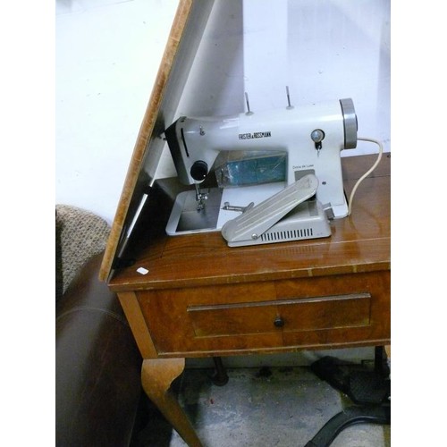 454 - RETRO FRISTER & ROSSMANN SEWING MACHINE. DORIA DELUXE. ON SEWING TABLE WITH CABRIOLE LEGS.