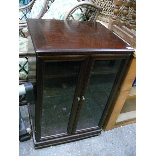 457 - MAHOGANY GLASS FRONTED HI-FI CABINET.