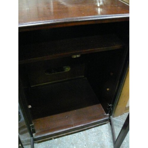 457 - MAHOGANY GLASS FRONTED HI-FI CABINET.