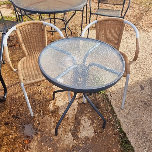 500 - SMALL OUTDOOR SET TABLE & CHAIRS