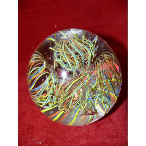 76 - LARGE BEAUTIFUL PAPERWEIGHT WITH COLOURFUL TWIST DECORATION