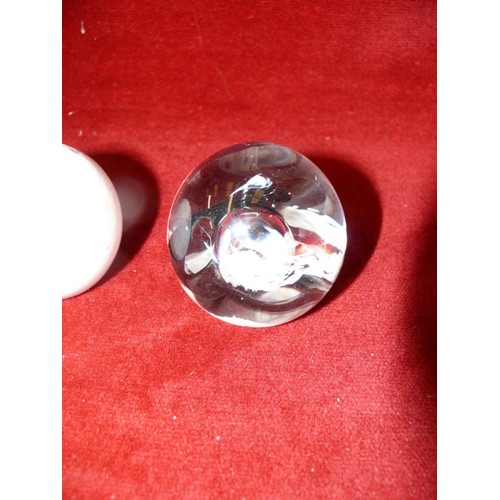 79 - 3 SMALL DECORATIVE PAPERWEIGHTS TO INCLUDE CAITHNESS MOON CRYSTAL SCOTLAND