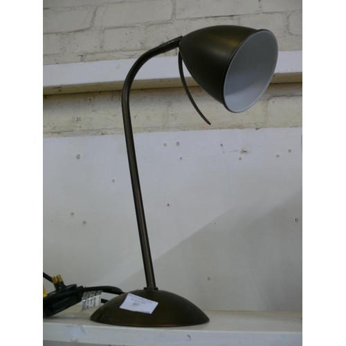 89 - GOOD QUALITY BRONZE COLOURED DESK LAMP