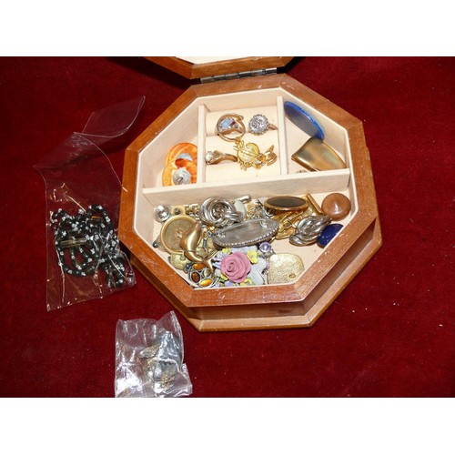 95 - JEWELLERY BOX WITH CONTENTS OF COSTUME JEWELLERY SOME DESIGNER