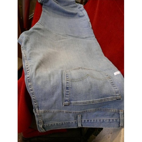 101 - BRAND NEW LEVI 501 JEANS SIZE 48