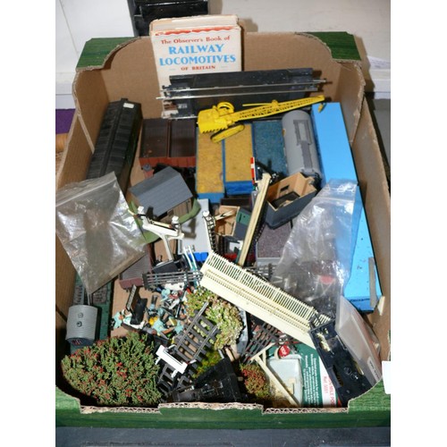 105 - COLLECTION OF MODEL TRAIN ITEMS TO INCLUDE CARRIAGES, TRUCKS, BUILDINGS AND ACCESSORIES