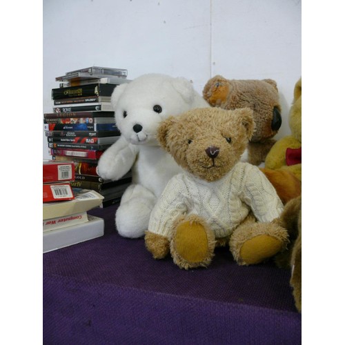 122 - COLLECTION OF VINTAGE TEDDY BEARS AND OTHER CUDDLY TOYS