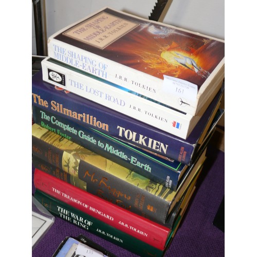 161 - COLLECTION OF 8 TOLKIEN BOOKS TO INCLUDE WAR OF THE RING, THE COMPLETE GUIDE TO MIDDLE EARTH, THE LO... 