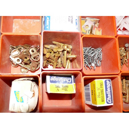 191 - A METAL HOWDENS COMPARTMENT TOOL BOX OF VARIOUS SCREWS