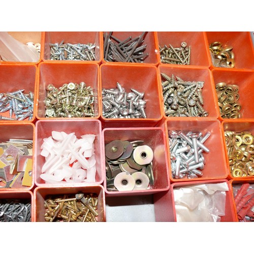 191 - A METAL HOWDENS COMPARTMENT TOOL BOX OF VARIOUS SCREWS