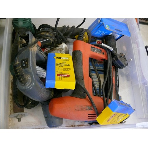 184 - A COMPRESSED AIR STAPLE GUN PLUS AN ELECTRIC STAPLE GUN AND STAPLES