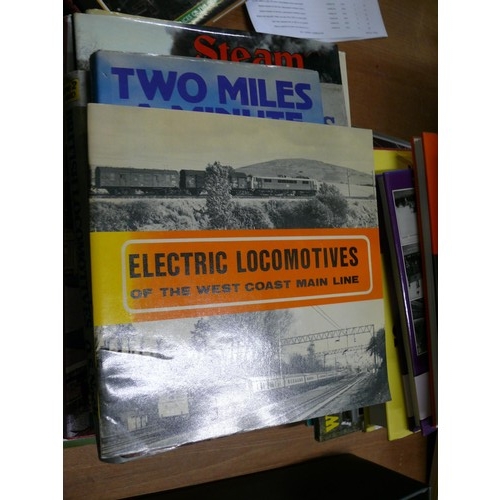 206 - LARGE COLLECTION OF RAILWAY AND TRAIN THEMED BOOKS