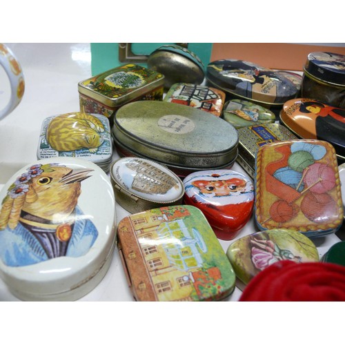 209 - LARGE COLLECTION OF VARIOUS DECORATIVE TINS, PILL BOXES ETC