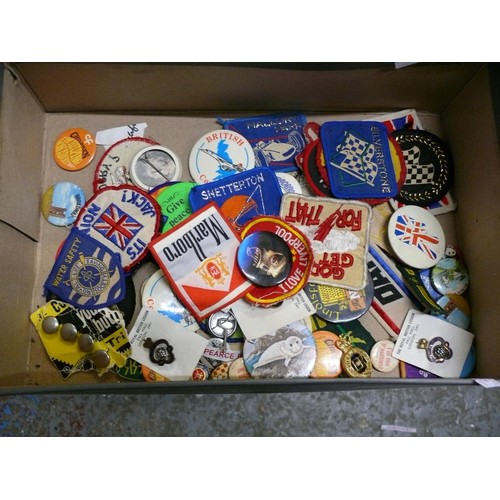 205 - COLLECTION OF MIXED PIN BADGES AND PATCHES TO INCLUDE LINDISFARNE, SILVERSTONE, SCOUTING ETC