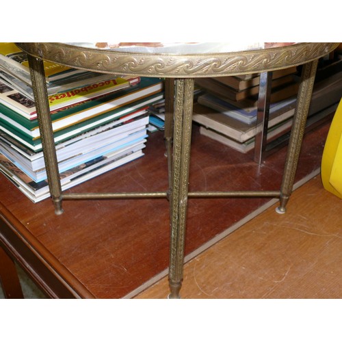 200 - A SMALL CIRCULAR BRASS AND ONYX COFFEE TABLE