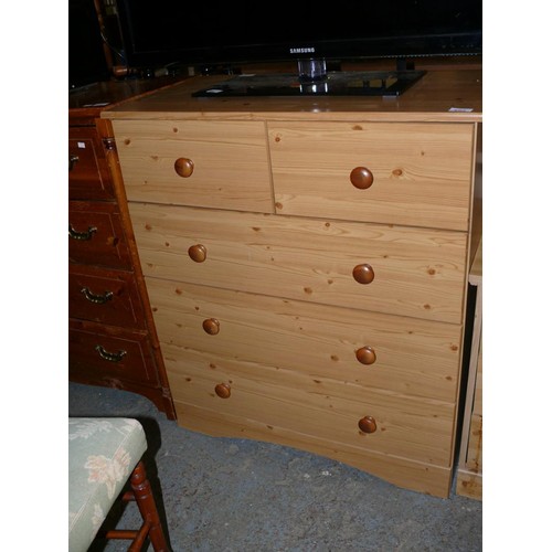 376 - PINE EFFECT CHEST OF DRAWERS 2/3 AND MATCHING 3 DRAWER BEDSIDE CHEST