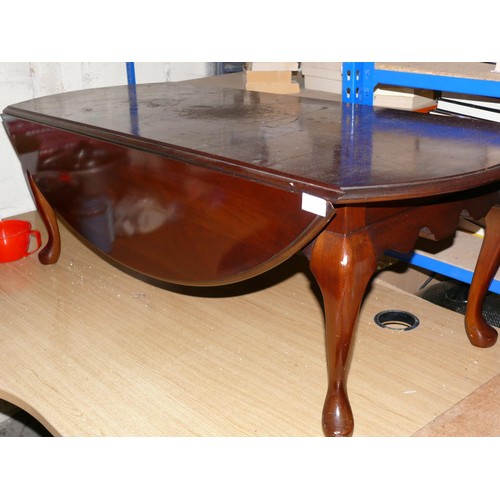 356 - GLOSSY MAHOGANY FINISHED DROPLEAF COFFEE TABLE  ON CABRIOLE LEGS