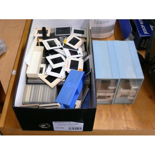 224 - A BOX OF VARIOUS VINTAGE SLIDES