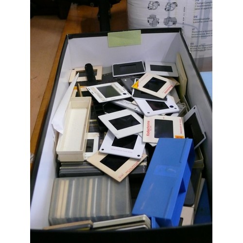 224 - A BOX OF VARIOUS VINTAGE SLIDES